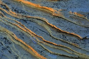 Imara Reiki Direktanwendung, Imara Reiki Fernanwendung, Imara Reiki online Anwendung- Auf dem Bild sind Steinplatten zu sehen, die in der Sonne golgen leuchten. Ein symbol für die Schönheit der Natur.